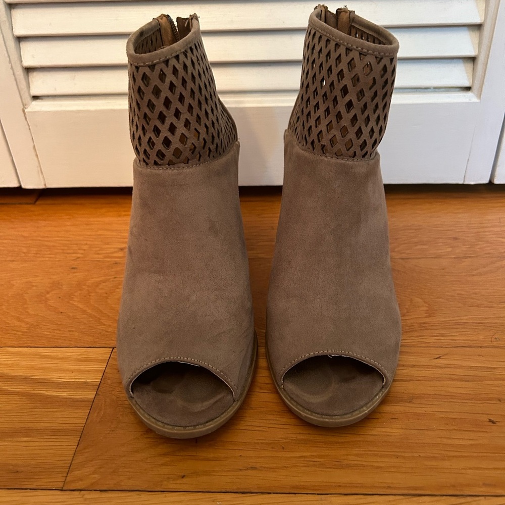 Report Booties